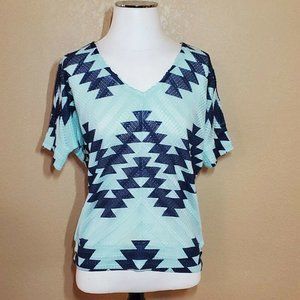 SIGNATRUE STUDIO Pull Over Knit Top Shades of Blue Size S